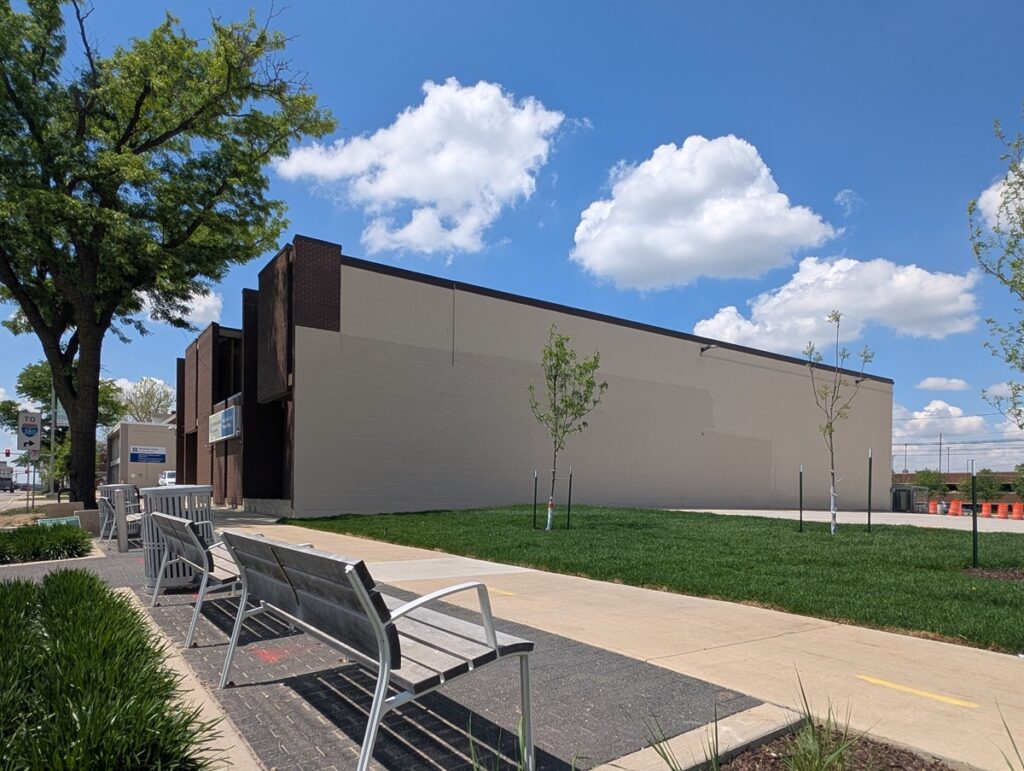 830 1st Ave NE, Cedar Rapids, IA 52402